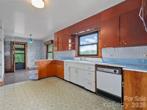 Kitchen - 21 Beaverdam Rd, Canton, NC 28716 photo 1 of 2