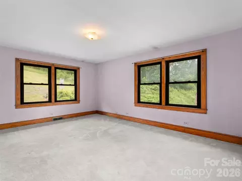 Bedroom - 21 Beaverdam Rd, Canton, NC 28716 photo 3 of 5