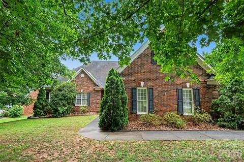 172 Eaglecrest Dr, Matthews, NC 28104