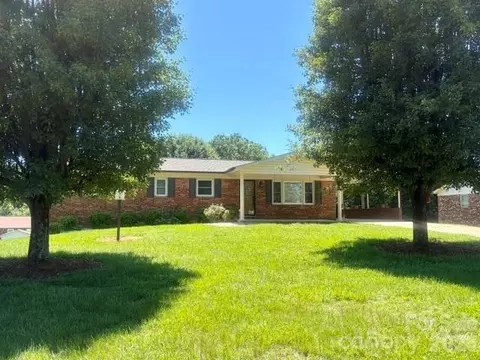 620 Central St, Hudson, NC 28638