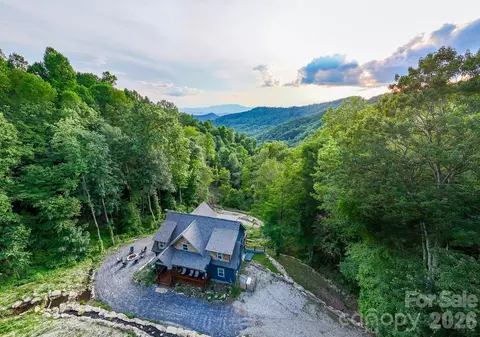 1105 Falls View Dr, Bryson City, NC 28713