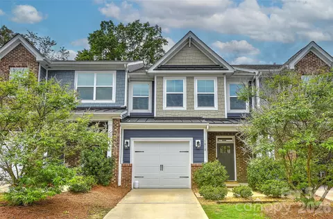 1010 Moffatt Ln, Matthews, NC 28105