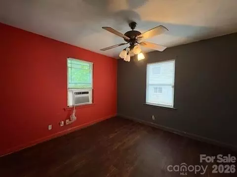 Bedroom - 38 8th Avenue Se Dr SE, Hickory, NC 28602 photo 1 of 4