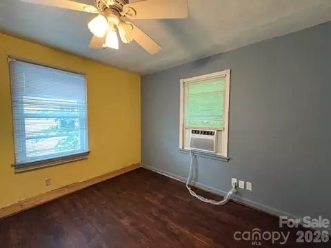 Bedroom - 38 8th Avenue Se Dr SE, Hickory, NC 28602 photo 2 of 4