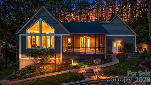 67 Reeses Ridge Ct, Hendersonville, NC 28739