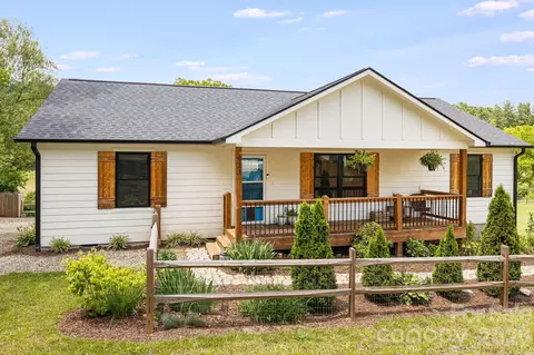 923 Newfound Rd, Leicester, NC 28748