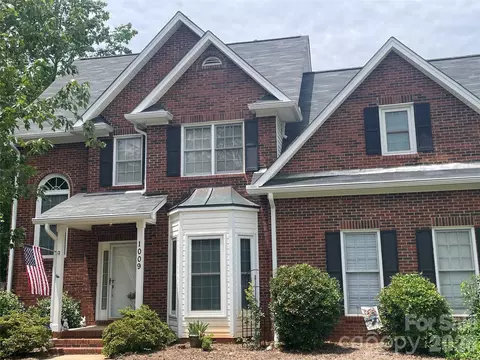 1009 Millwright Ln, Matthews, NC 28104