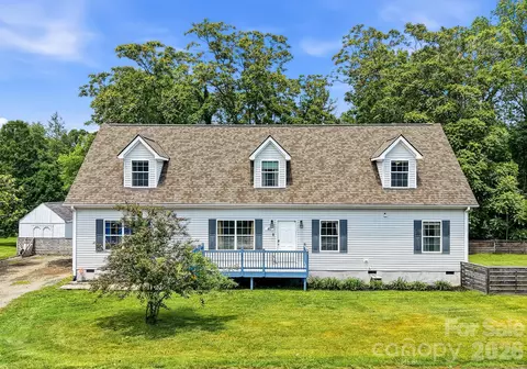 40 Liberty Rd, Candler, NC 28715