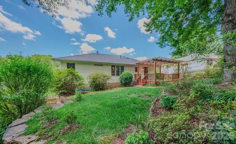 102 Forest Lake Dr, Asheville, NC 28803