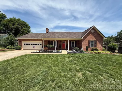 4 Fox Ridge Dr, Granite Falls, NC 28630