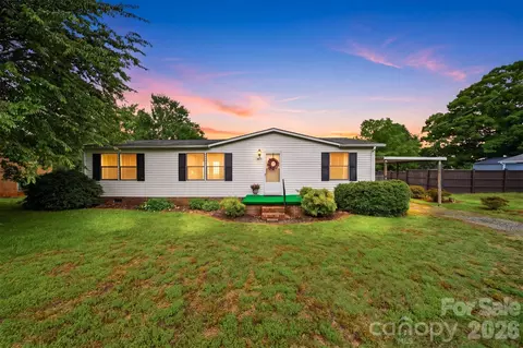 3617 Sulphur Springs Ne Rd NE, Hickory, NC 28601