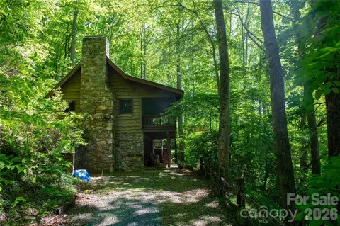 152 Middle Creek Cv, Burnsville, NC 28714