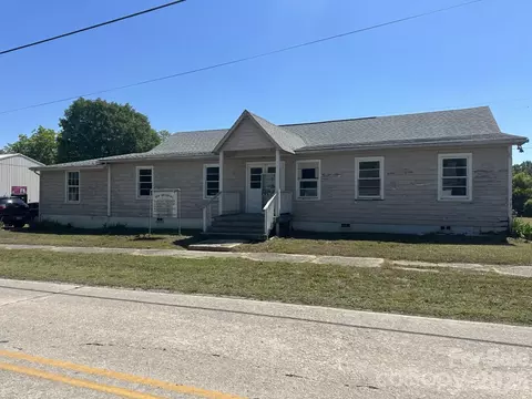 706 Old North Main St, Clover, SC 29710