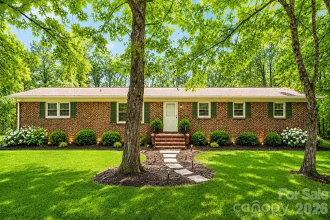211 Lakeview Rd, Cherryville, NC 28021