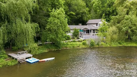 11 Echo Lake Dr, Fairview, NC 28730