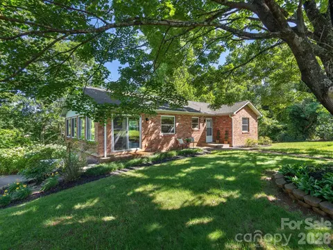 147 W Oakview Rd, Asheville, NC 28806