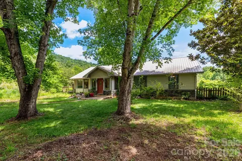 18 Bartlett Rd, Weaverville, NC 28787