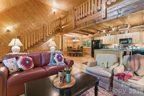 311 Copper Spur Dr, Maggie Valley, NC 28751