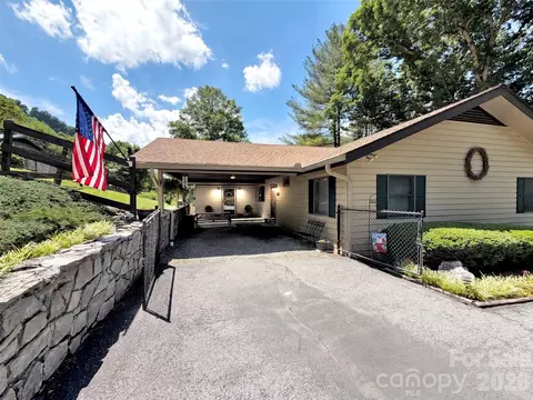 72 Sanctuary Rd, Maggie Valley, NC 28751