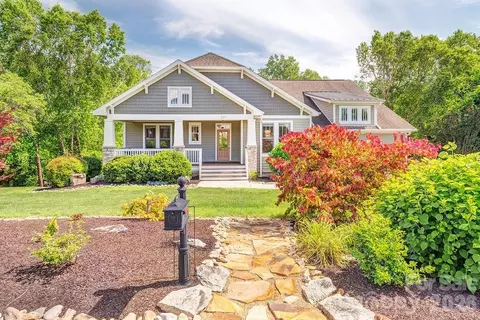 201 Skytop Farm Ln, Hendersonville, NC 28791