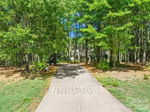 6830 Goose Point Dr, Denver, NC 28037