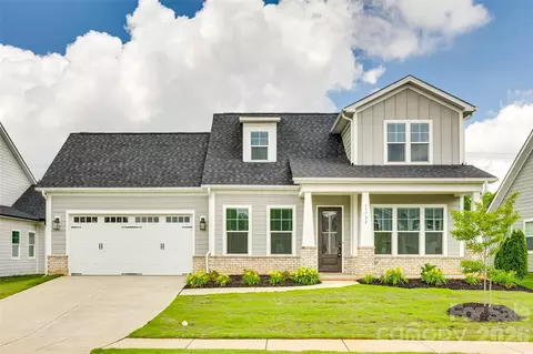 13702 Tranquil Day Dr, Matthews, NC 28105