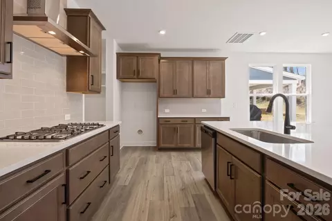 109 Plover Ln, Mooresville, NC 28115