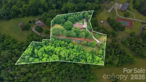 201 Hickory Hill Ln, Stanley, NC 28164