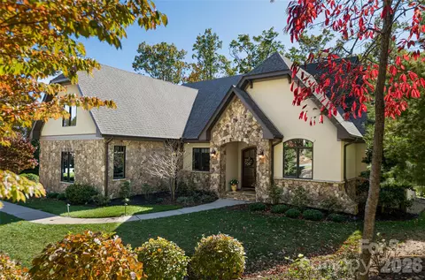 25 Cherokee Orchard Ct, Fairview, NC 28730