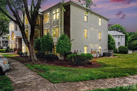 6223 Rosecroft Dr, Charlotte, NC 28215
