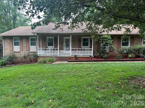 523 Boxwood St, Hudson, NC 28638