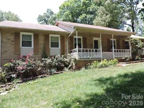 523 Boxwood St, Hudson, NC 28638