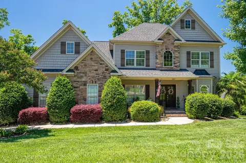 1017 Peninsula Dr, Belmont, NC 28012