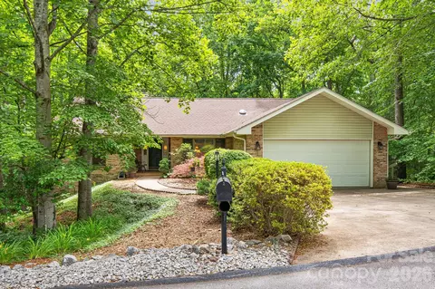 1851 Riverview Ct, Hendersonville, NC 28739