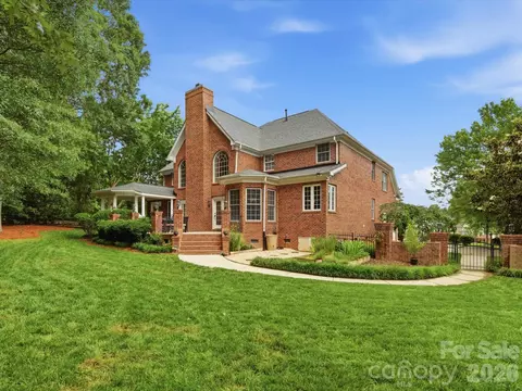 8404 Denholme Dr, Waxhaw, NC 28173
