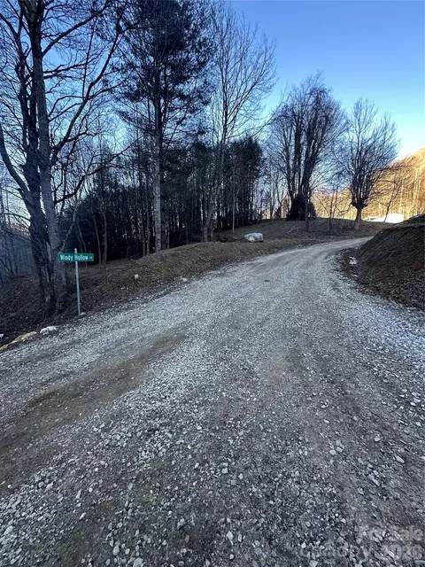 45 Windy Hollow Ln, Newland, NC 28657