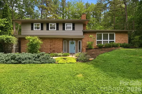 7 Woodbury Rd, Asheville, NC 28804
