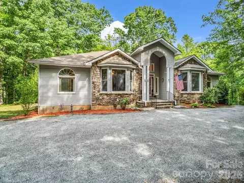 385 Park St, Columbus, NC 28722