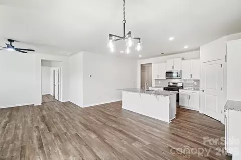 Entry Way - 1843 Vanderlyn St, Monroe, NC 28112 photo 5 of 12