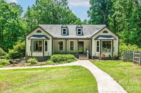 9131 N Pine Hill Ln, Charlotte, NC 28215