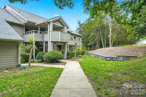 2500 Stradbrook Dr, Charlotte, NC 28210