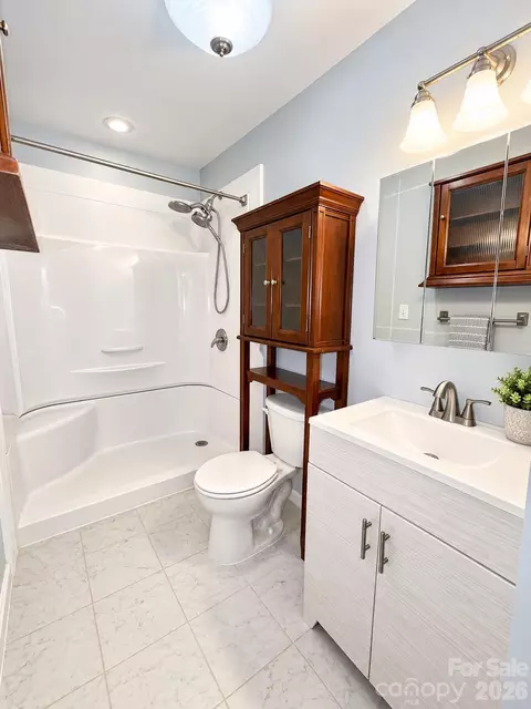 Bath - 84 E Hunt Dr, Nebo, NC 28761 photo 1 of 1