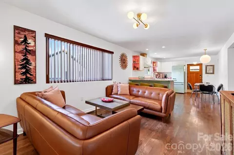 219 Flat Creek Rd, Black Mountain, NC 28711