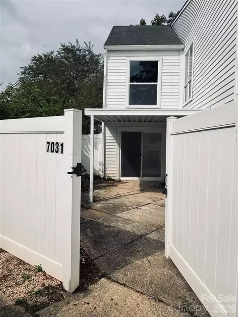 7031 Stonington Ln, Charlotte, NC 28227