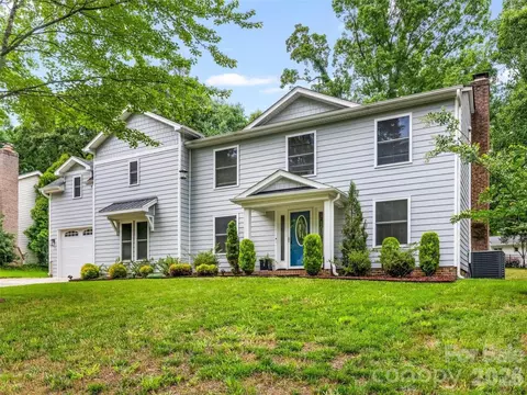 6801 Rollingridge Dr, Charlotte, NC 28211
