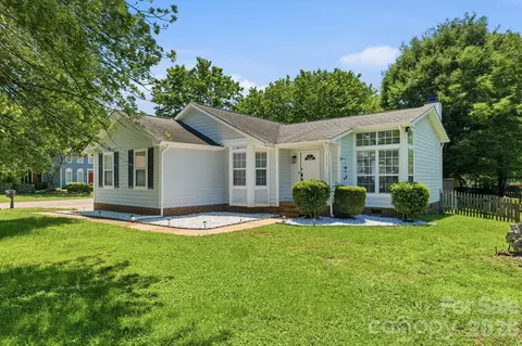 13501 Krislyn Woods Pl, Charlotte, NC 28278