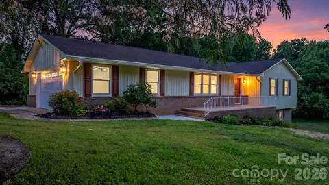 602 Sharon Dr, Statesville, NC 28625