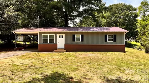 4009 Smokey Creek Rd, Lenoir, NC 28645