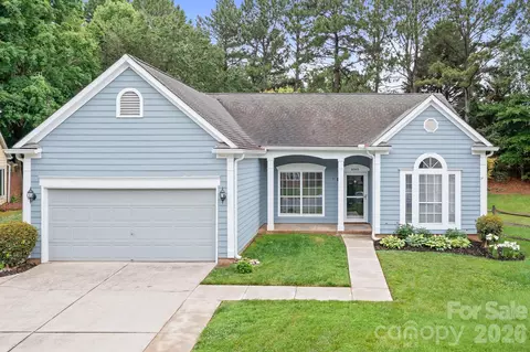 8940 Raven Park Dr, Charlotte, NC 28216