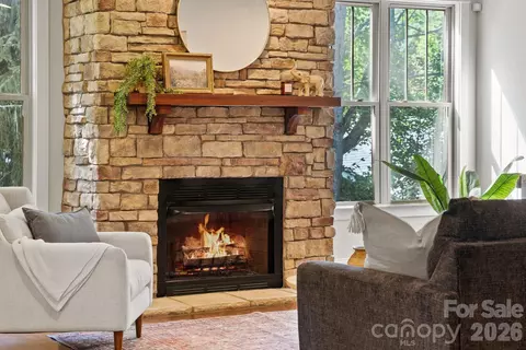 289 Fennel Dun Cir, Biltmore Lake, NC 28715